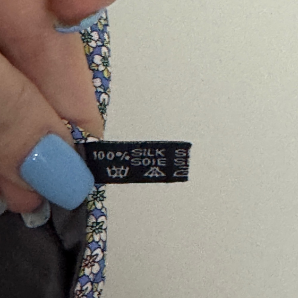 Elegant Blue and White Silk Geometric Tie - Picture 5 of 8